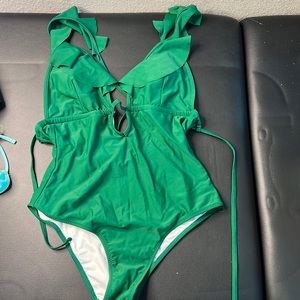 CUPSHE One piece green ruffle swimsuit